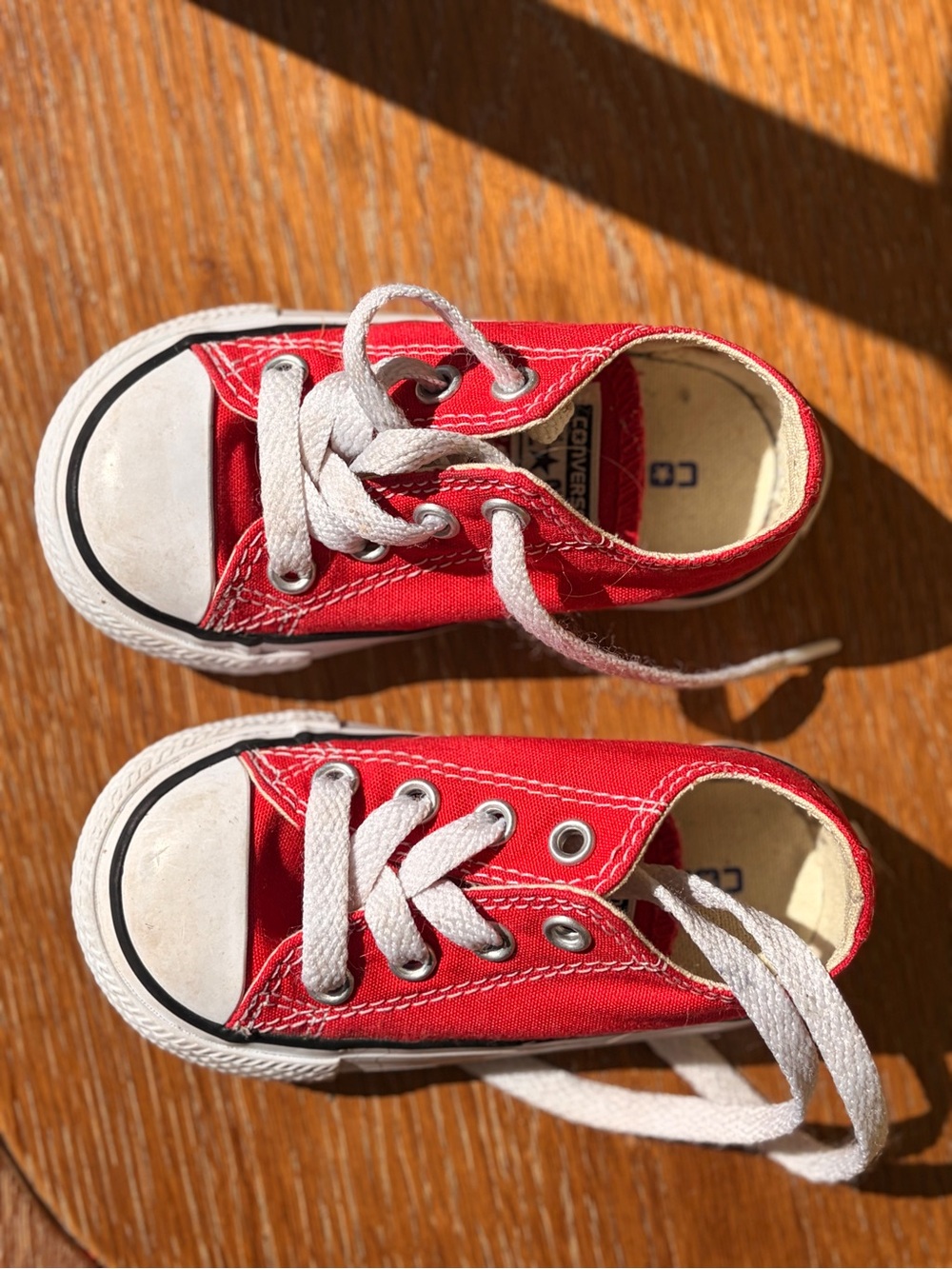 Converse infant size 5, red
